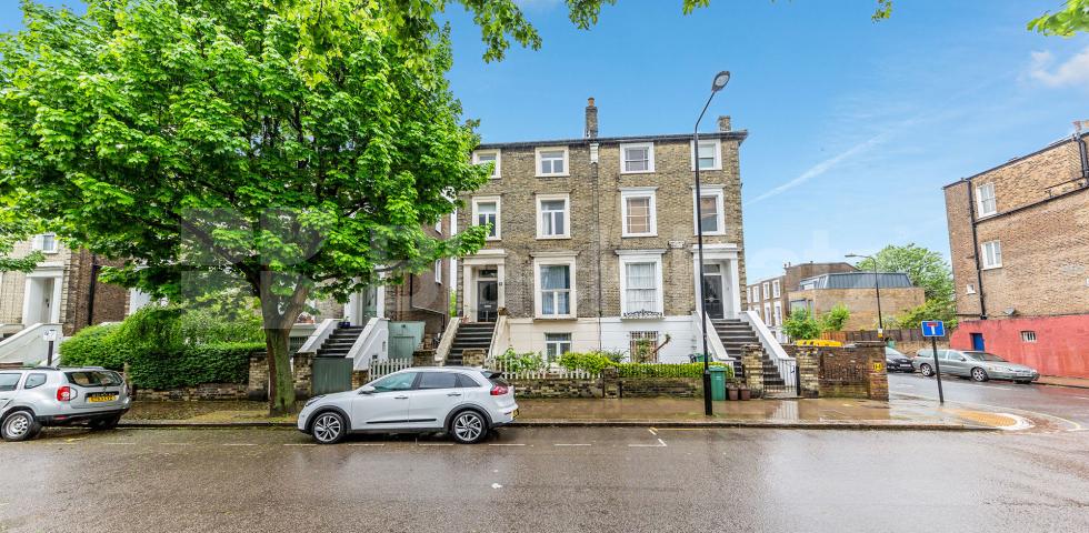 Beautiful spacious one bed with period features by Camden Square. Cantelowes Road, Camden